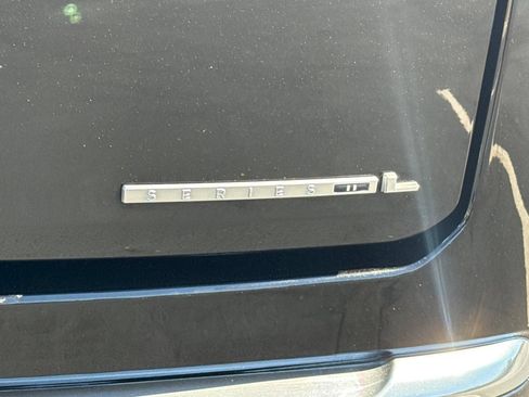 Used 2023 Jeep Wagoneer L Series II RWD image 13