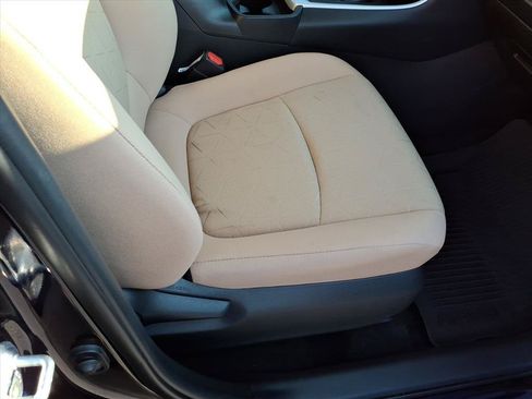 Used 2021 Toyota RAV4 XLE AWD/4WD image 17