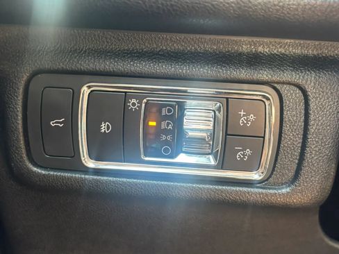 Used 2020 Lincoln Corsair Reserve FWD image 11