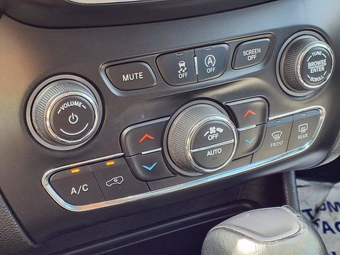 Used 2022 Jeep Cherokee Latitude Lux image 8