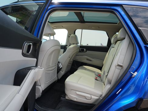 Used 2021 Kia Sorento S w/ Panoramic Sunroof Package FWD image 18