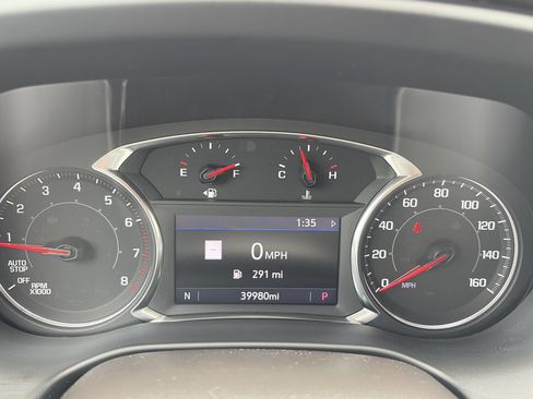 Used 2023 GMC Acadia SLT FWD image 8