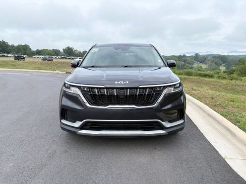 Used 2022 Kia Carnival LX FWD image 2
