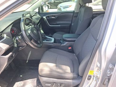 Used 2022 Toyota RAV4 XLE AWD/4WD image 12
