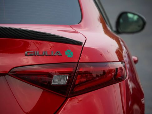 Used 2020 Alfa Romeo Giulia w/ Quick Order Package 22K Sport RWD image 15