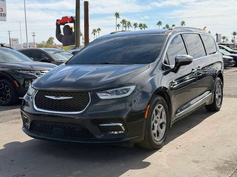 Used 2022 Chrysler Pacifica Limited FWD image 1