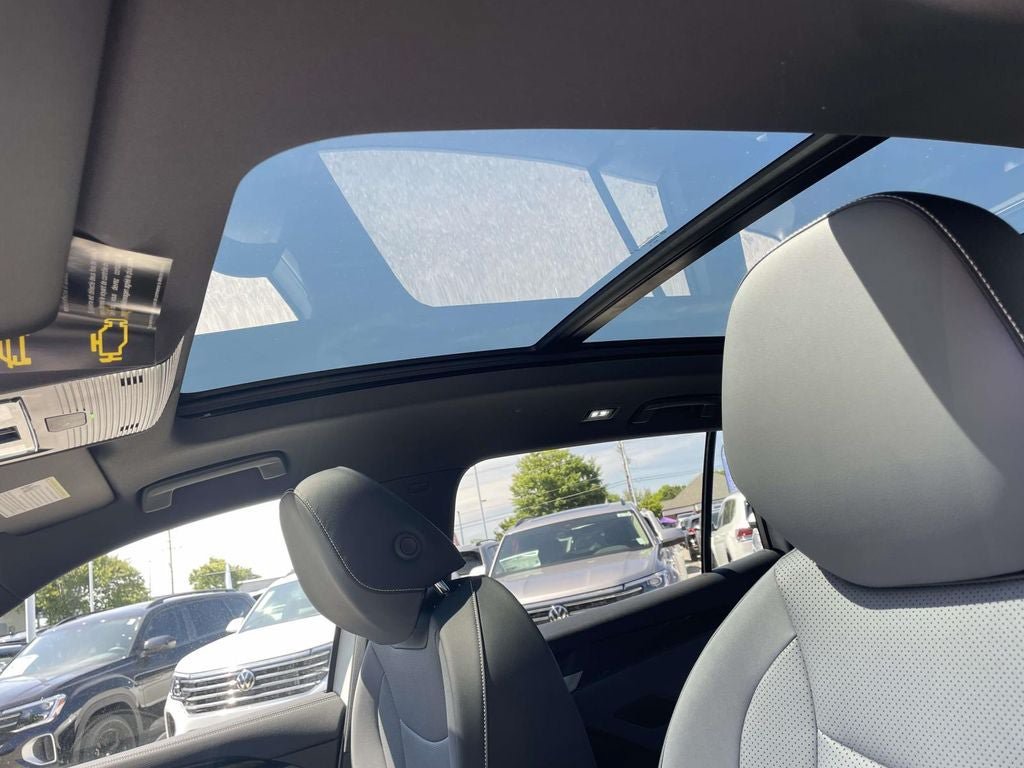 New 2026 Volkswagen Tiguan SE R-Line FWD image 38