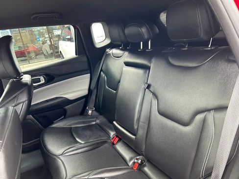 Used 2025 Jeep Compass Limited image 25