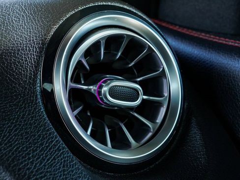 Used 2021 Mercedes-Benz GLB 250 GLB 250 image 44