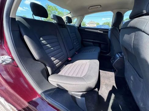 Used 2018 Ford Fusion SE w/ Fusion SE Technology Package FWD image 9