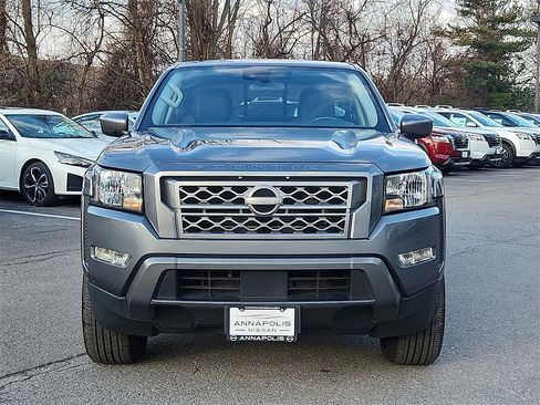 Used 2022 Nissan Frontier SV image 2