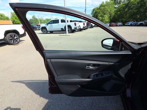 Used 2025 Nissan Sentra SV FWD image 12