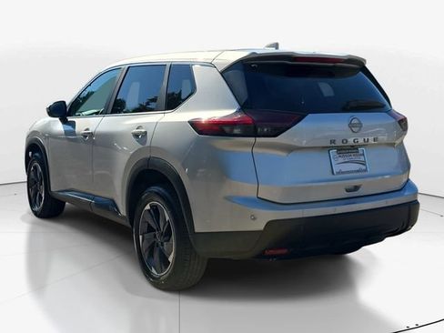 Used 2025 Nissan Rogue SV FWD image 8