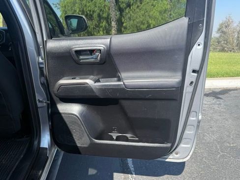 Used 2021 Toyota Tacoma TRD Sport image 15