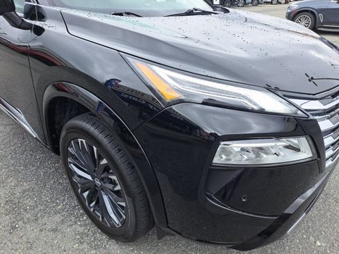 Used 2025 Nissan Rogue Platinum FWD image 20