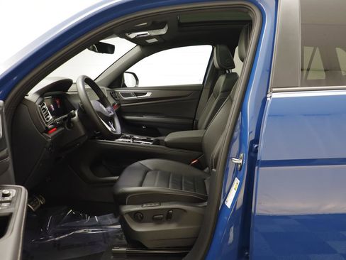 Used 2025 Volkswagen Atlas Cross Sport SEL R-Line image 5