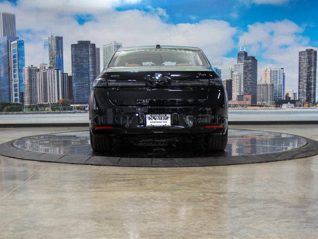 Used 2027 BMW 740i xDrive w/ Premium Package AWD/4WD image 9