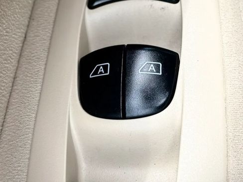 Used 2013 Nissan Pathfinder SV AWD/4WD image 23