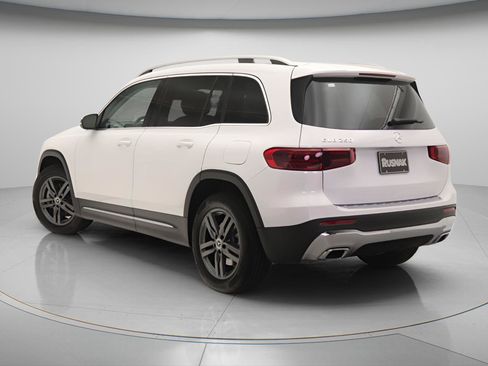 New 2026 Mercedes-Benz GLB 250 image 2