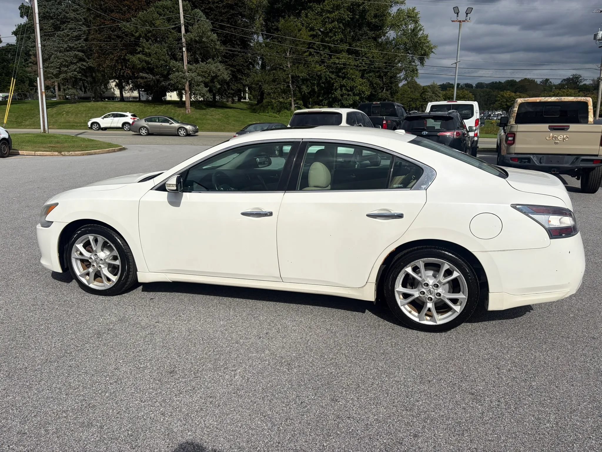 Used 2012 Nissan Maxima 3.5 SV w/ Cold Pkg FWD image 5