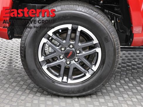 Used 2025 Toyota Tacoma TRD Sport image 31