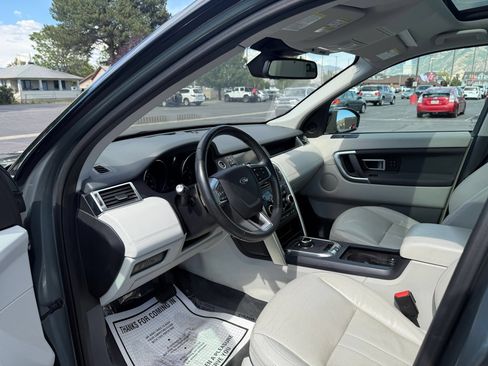 Used 2019 Land Rover Discovery Sport HSE AWD/4WD image 11