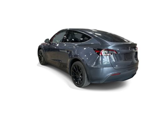 Certified 2023 Tesla Model Y AWD image 4