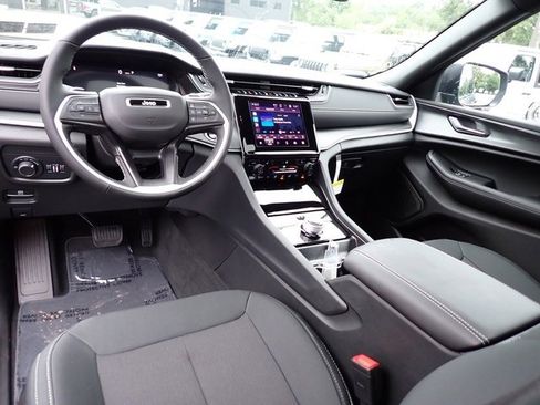 New 2025 Jeep Grand Cherokee Laredo X w/ Luxury Tech Group I image 14