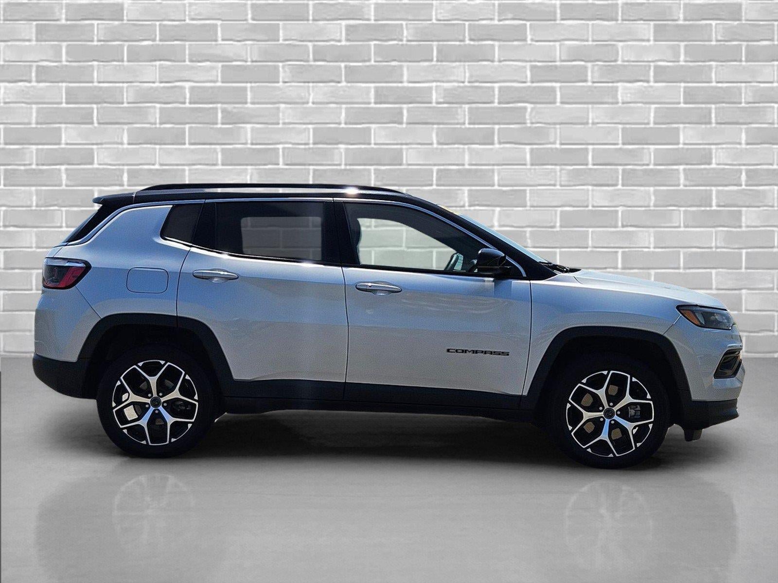 Used 2025 Jeep Compass Limited AWD/4WD image 4