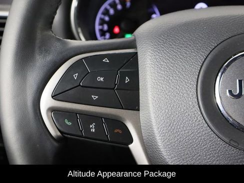 Used 2021 Jeep Grand Cherokee Laredo X image 8