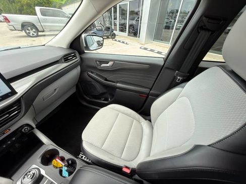 Used 2025 Ford Escape SE FWD image 22