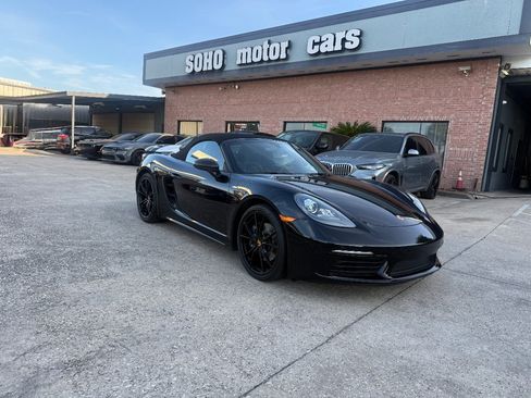 Used 2018 Porsche 718 Boxster RWD image 3