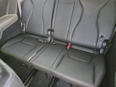 New 2026 Kia Carnival LXS image 20