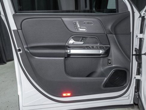 Used 2026 Mercedes-Benz GLB 250 4MATIC image 10