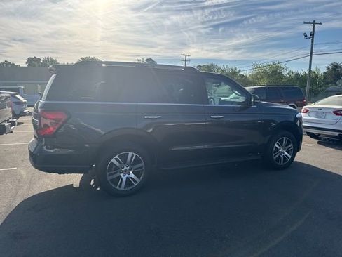 Used 2024 Ford Expedition Limited image 9