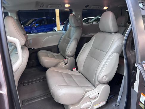 Used 2019 Toyota Sienna XLE w/ XLE Navigation Package AWD/4WD image 21