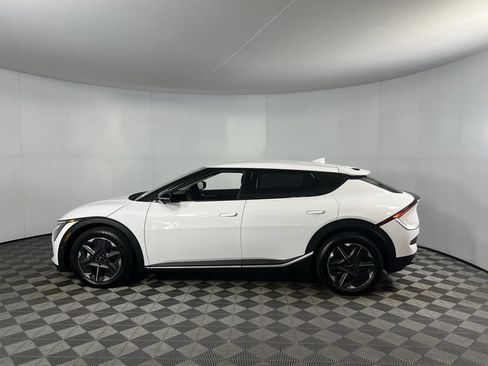 Used 2025 Kia EV6 Light w/ Light LR Technology Package image 10