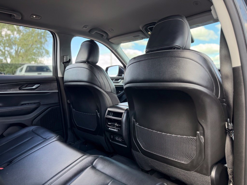 Used 2023 Jeep Grand Cherokee Limited AWD/4WD image 18