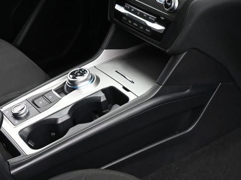 Used 2020 Ford Explorer XLT image 30