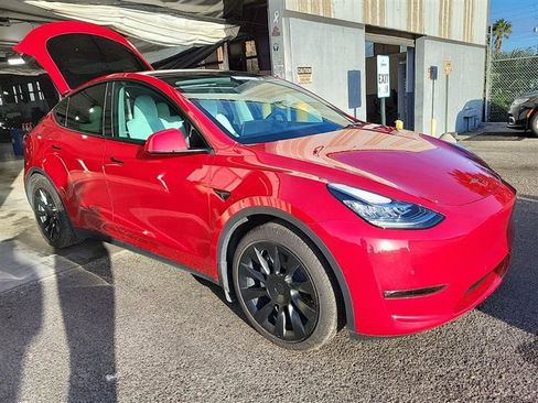 Used 2022 Tesla Model Y Long Range image 2