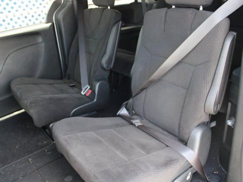 Used 2017 Dodge Grand Caravan SE FWD image 9