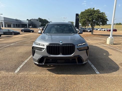 Used 2024 BMW X7 xDrive40i w/ Executive Package AWD/4WD image 2