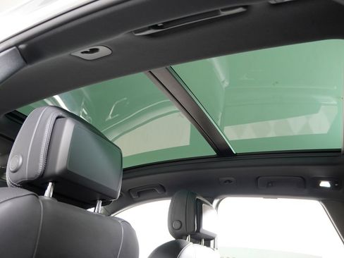 Certified 2023 Porsche Macan AWD/4WD image 22