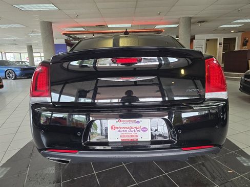 Used 2021 Chrysler 300 S RWD image 5