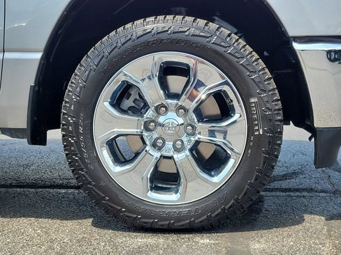 Used 2022 RAM 1500 Big Horn AWD/4WD image 9