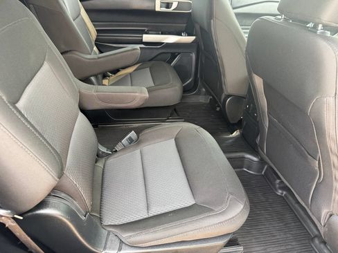 Used 2023 Ford Explorer XLT RWD image 18