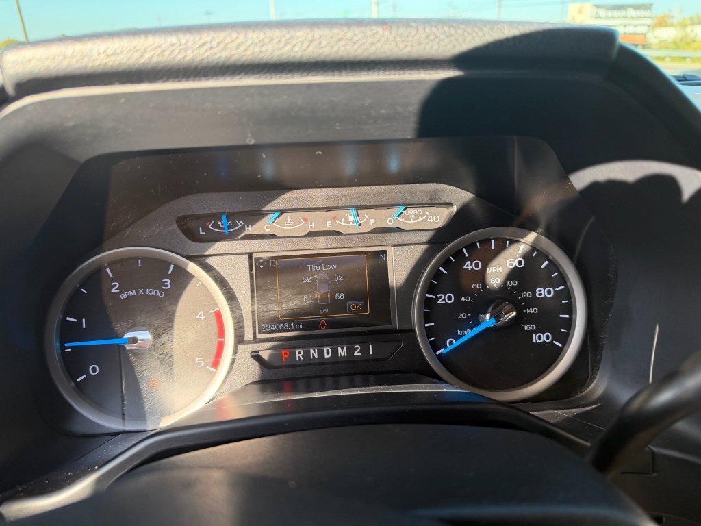 Used 2017 Ford F350 XLT w/ XLT Premium Package AWD/4WD image 13