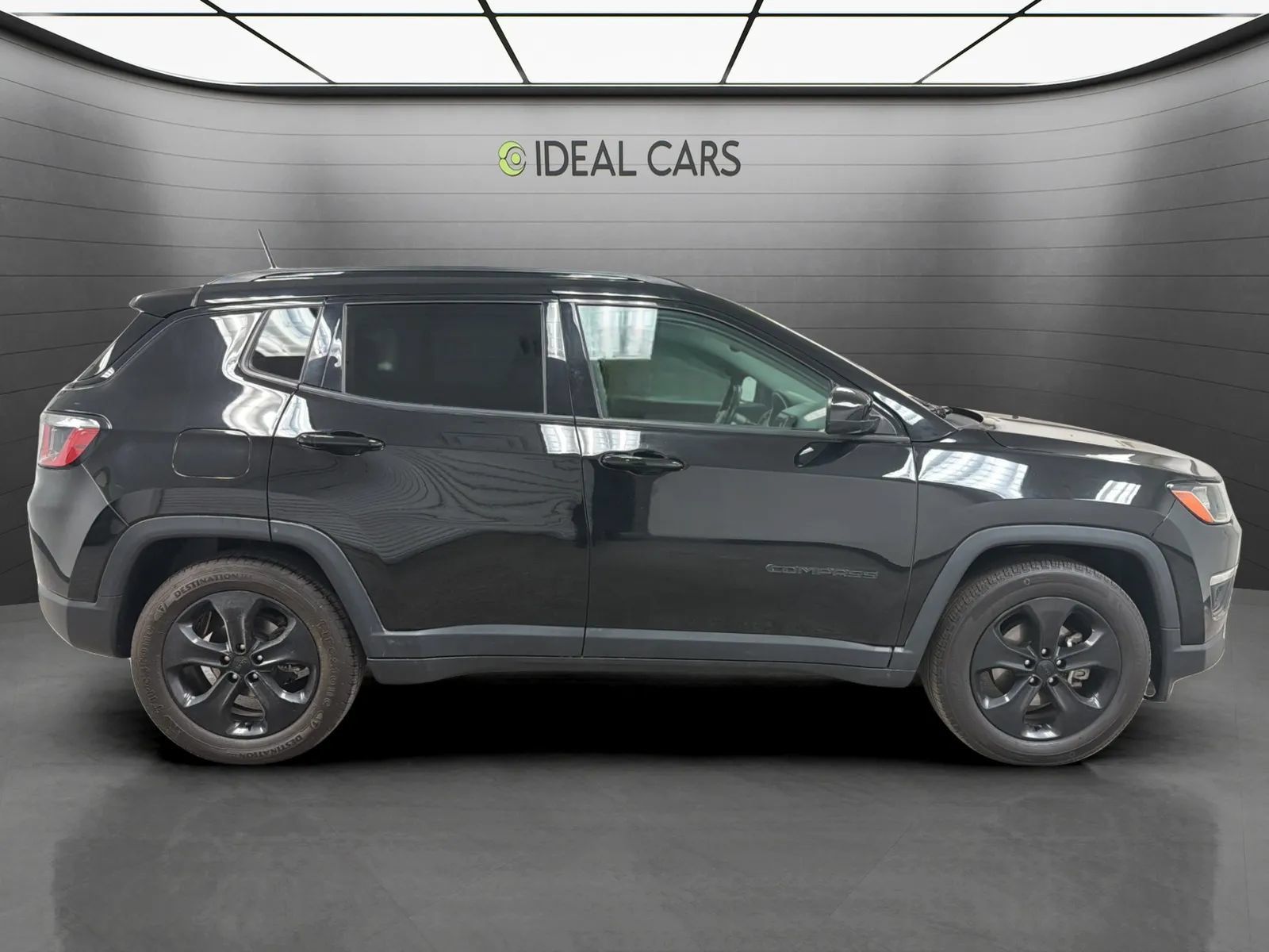 Used 2018 Jeep Compass Latitude w/ Popular Equipment Group FWD image 6