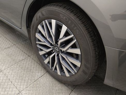Used 2025 Nissan Altima 2.5 SV FWD image 31