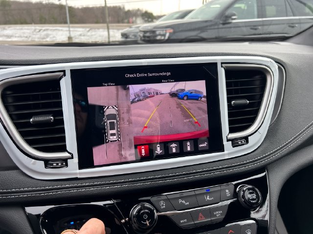 New 2026 Chrysler Pacifica Select FWD image 26